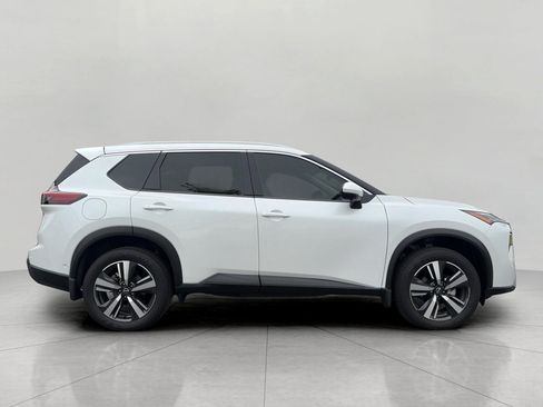 Used 2025 Nissan Rogue SL AWD/4WD image 8