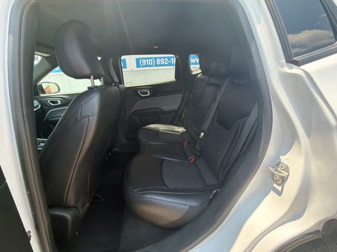 Used 2024 Jeep Compass Latitude AWD/4WD image 36