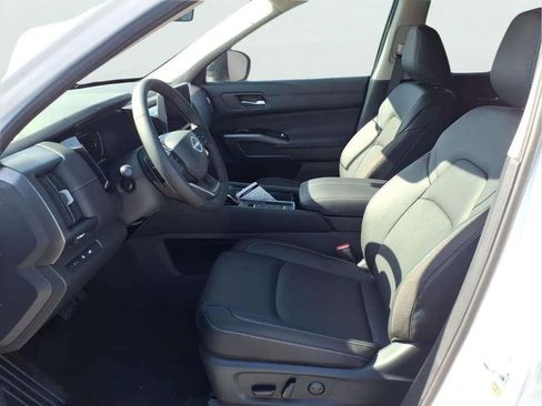 New 2026 Nissan Pathfinder SL FWD image 11