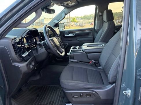 Used 2025 Chevrolet Silverado 1500 LT RWD image 6