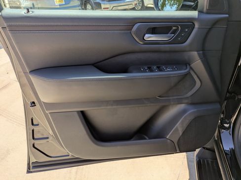 New 2026 Nissan Armada SL w/ Captain's Chari Seat Package image 11