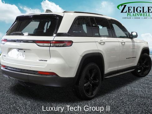 Used 2024 Jeep Grand Cherokee Limited w/ Luxury Tech Group II image 3