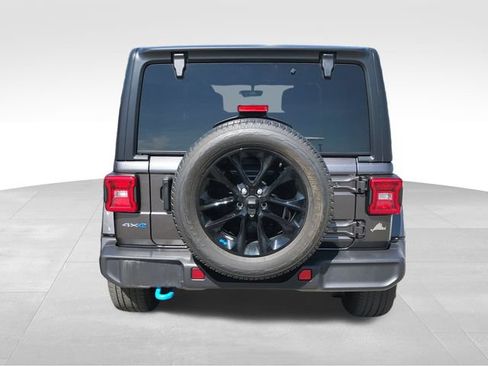 Used 2023 Jeep Wrangler Unlimited Sahara AWD/4WD image 12