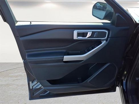 Used 2022 Ford Explorer XLT w/ Equipment Group 202A image 17