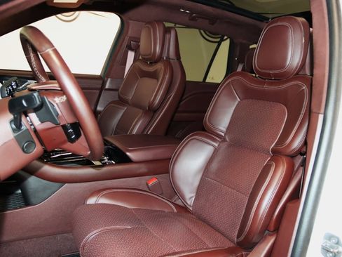 Used 2024 Lincoln Aviator Black Label AWD/4WD image 37