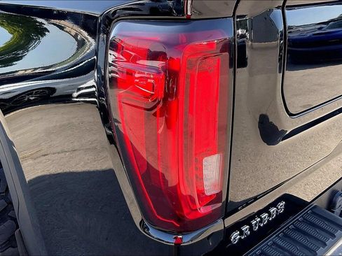 Used 2020 GMC Sierra 1500 SLT w/ SLT Premium Plus Package AWD/4WD image 38