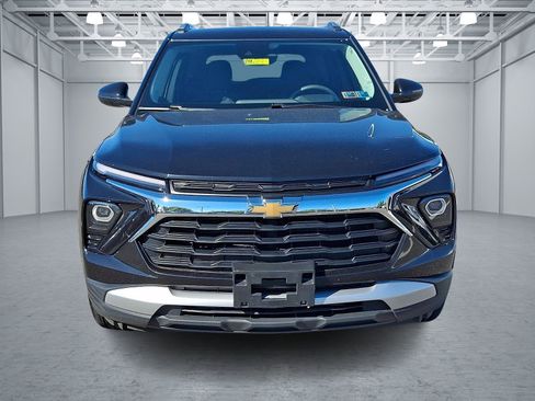 Used 2025 Chevrolet TrailBlazer LT AWD/4WD image 2