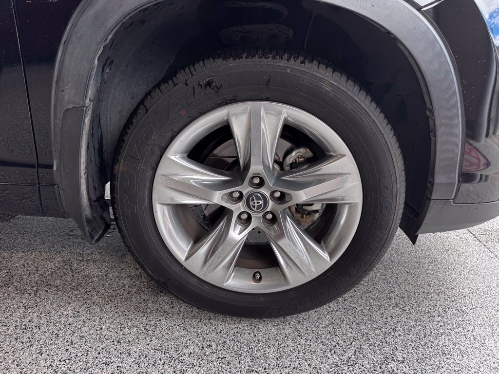 Used 2017 Toyota Highlander Limited AWD/4WD image 12