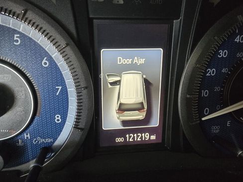 Used 2017 Toyota Sienna XLE image 26