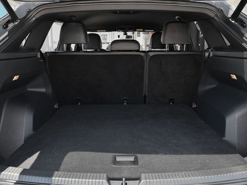 Used 2020 Volkswagen Atlas Cross Sport SE FWD image 33