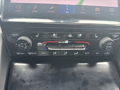 Used 2024 Jeep Grand Cherokee L Limited w/ Luxury Tech Group II image 11