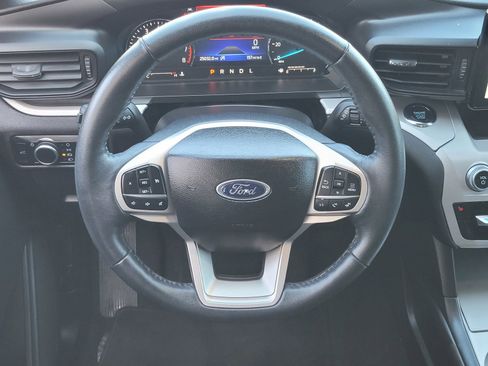 Used 2023 Ford Explorer XLT image 8