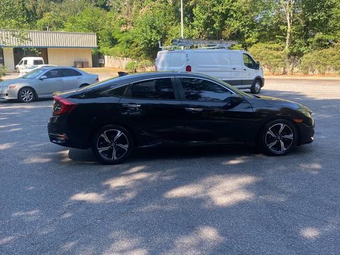 Used 2016 Honda Civic Touring image 4