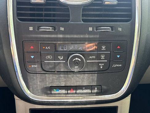 Used 2012 Chrysler Town & Country Touring image 29