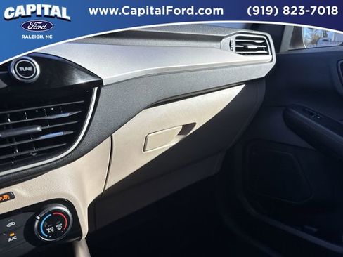 Used 2022 Ford Escape SE image 27