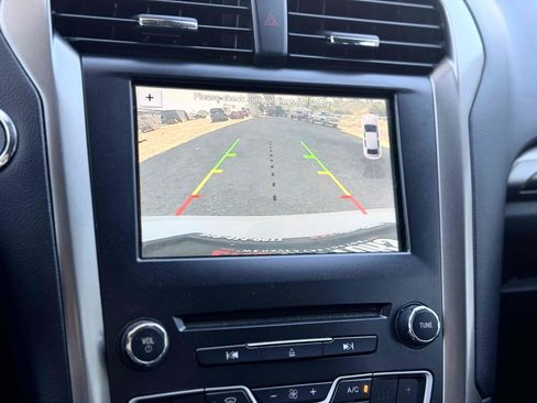 Used 2018 Ford Fusion SE w/ Equipment Group 602A FWD image 29