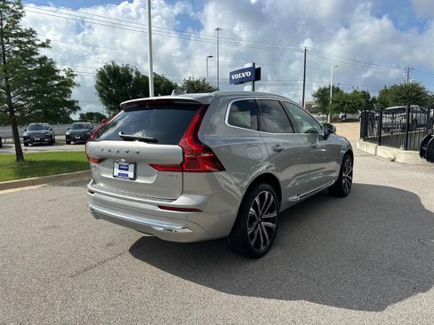 Certified 2023 Volvo XC60 B5 Ultimate w/ Climate Package image 6