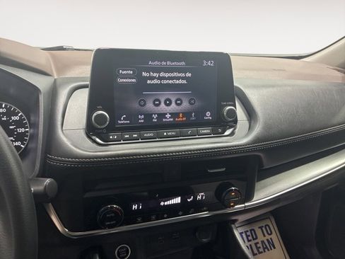 Used 2023 Nissan Rogue SV image 16