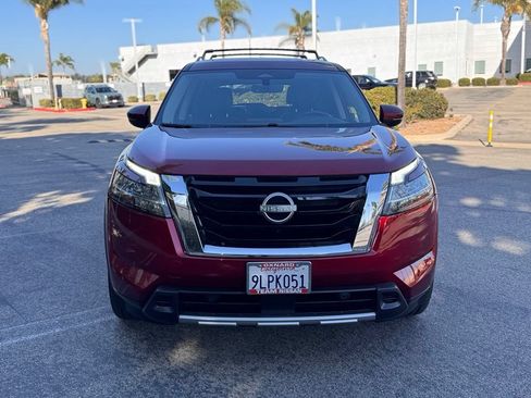 Certified 2024 Nissan Pathfinder SL w/ SL Premium Package FWD image 3