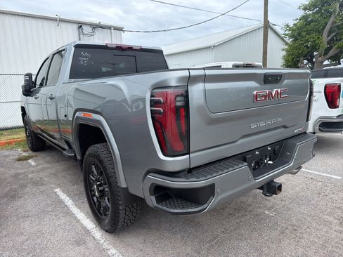 Used 2025 GMC Sierra 2500 AT4 w/ Technology Package AWD/4WD image 9