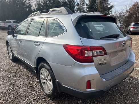Used 2017 Subaru Outback 2.5i image 6