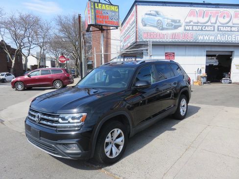 Used 2018 Volkswagen Atlas SE image 2