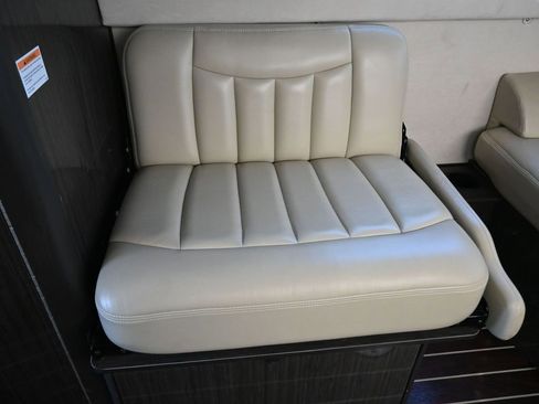 Used 2014 Mercedes-Benz Sprinter 3500 image 45