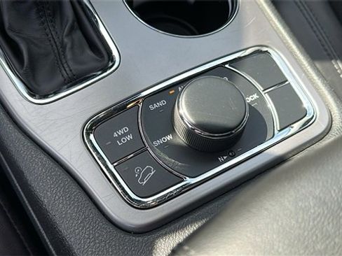 Used 2022 Jeep Grand Cherokee Laredo X image 19