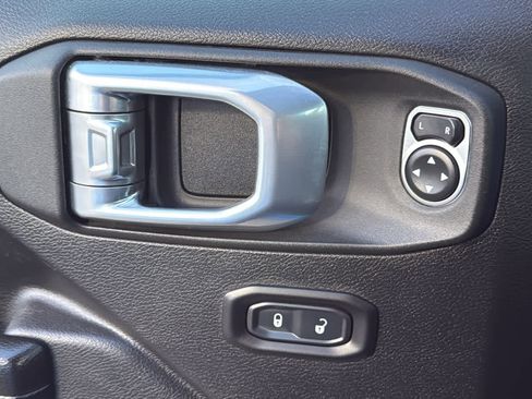 Used 2021 Jeep Gladiator Sport image 22