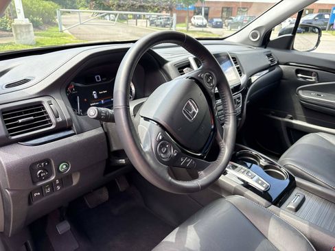 Used 2018 Honda Pilot Touring image 18