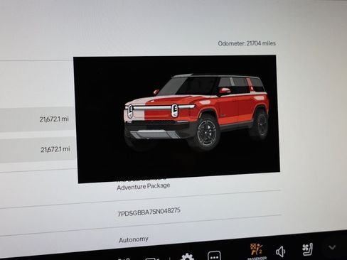 Used 2025 Rivian R1S Adventure AWD/4WD image 12