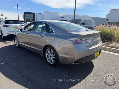 Used 2016 Lincoln MKZ image 4