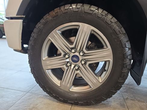 Used 2014 Ford F150 FX4 w/ Equipment Group 402A Luxury AWD/4WD image 16