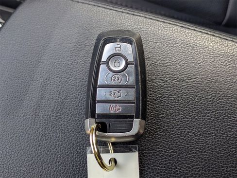 Used 2018 Ford Explorer Limited image 36