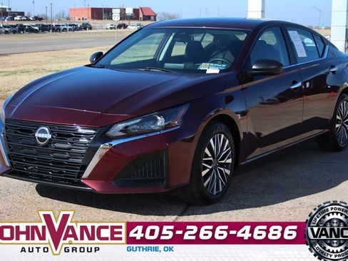 Used 2025 Nissan Altima 2.5 SV image 3