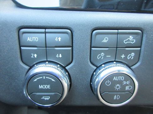 New 2026 GMC Sierra 2500 SLT w/ SLT Convenience Package AWD/4WD image 16