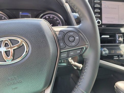 Used 2023 Toyota Camry SE image 11