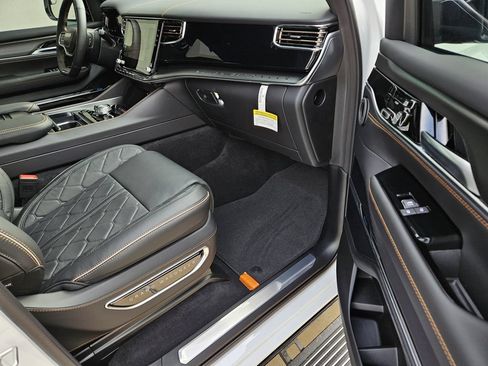 New 2026 Jeep Grand Wagoneer L Summit AWD/4WD image 8