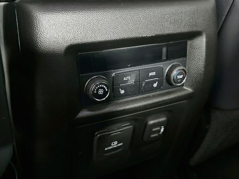 Used 2019 Chevrolet Traverse Premier w/ Driver Confidence II Package FWD image 29