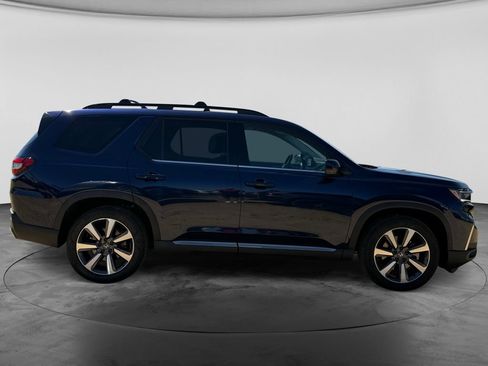 Used 2025 Honda Pilot Elite image 11