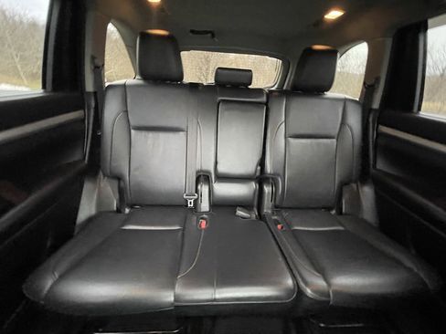 Used 2019 Toyota Highlander XLE image 16