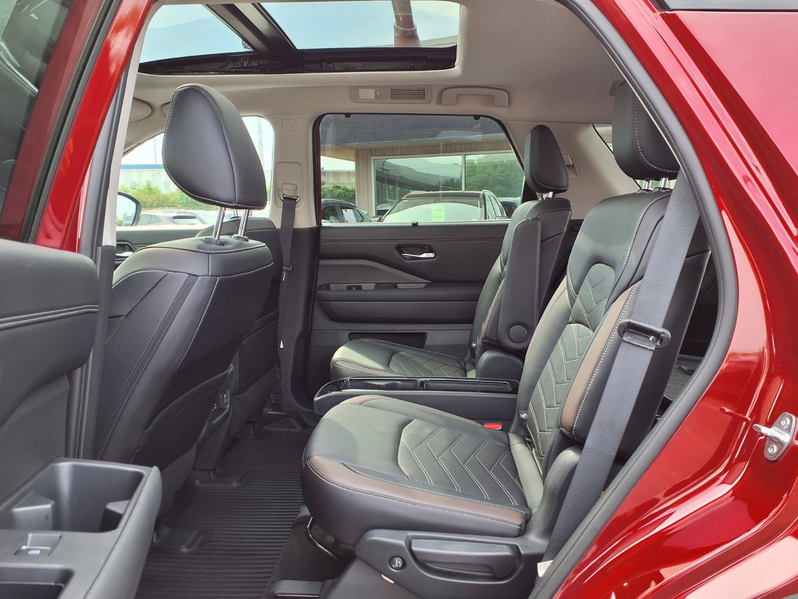 Used 2024 Nissan Pathfinder Platinum AWD/4WD image 25