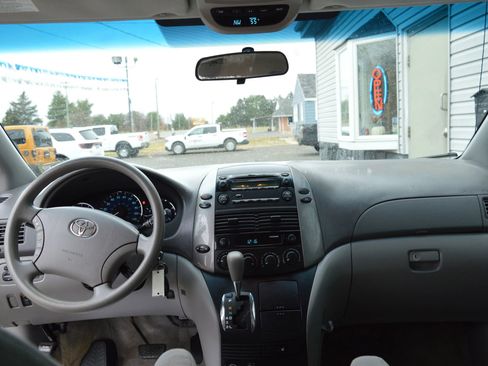 Used 2009 Toyota Sienna LE image 26