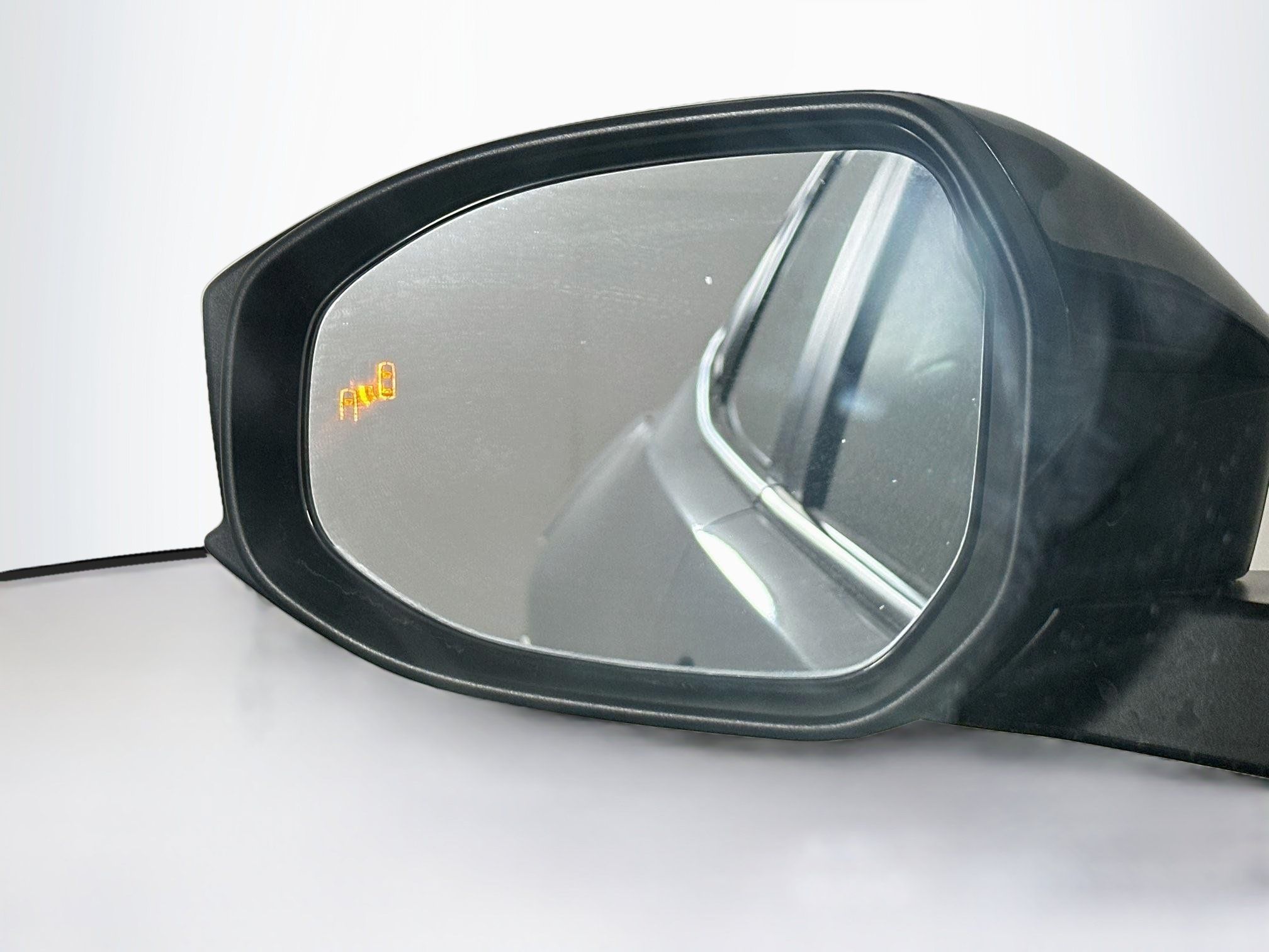 Used 2025 Toyota Prius LE FWD image 16