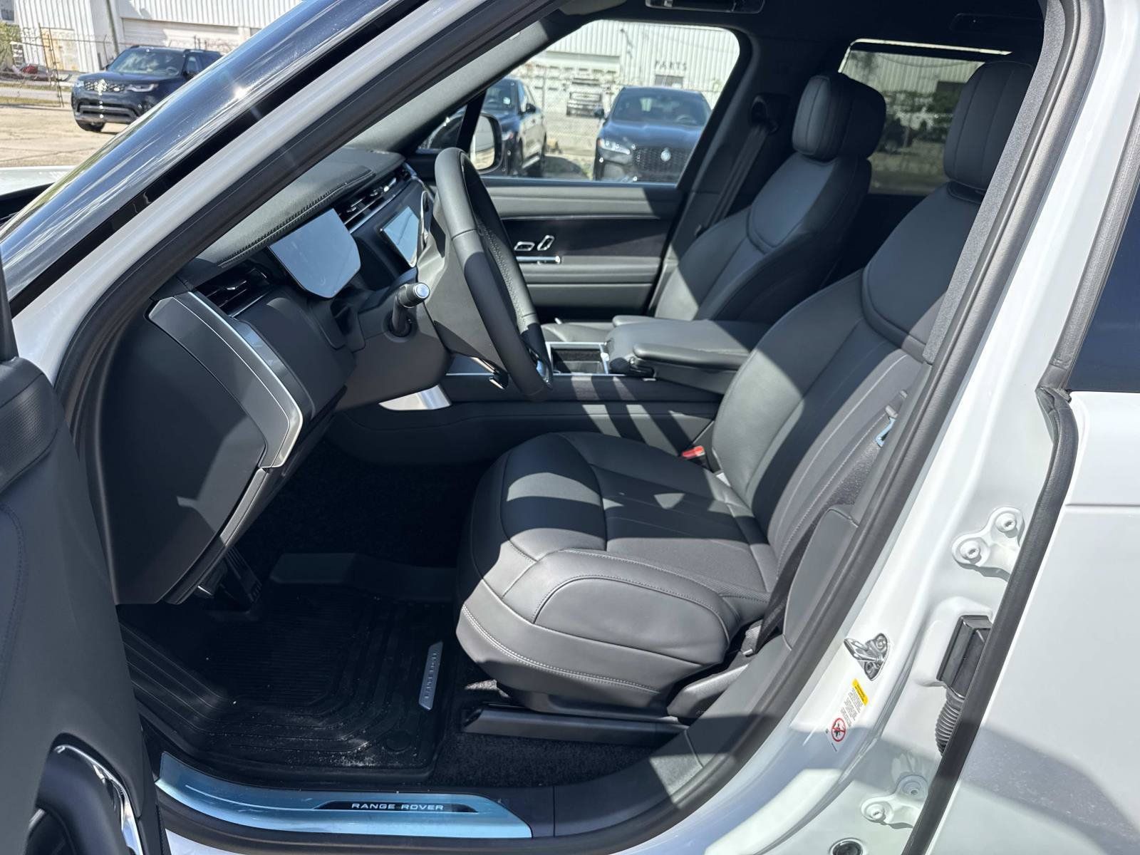 New 2027 Land Rover Range Rover Long Wheelbase SE AWD/4WD image 10