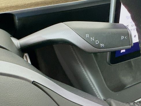 Used 2022 Tesla Model Y Performance image 23