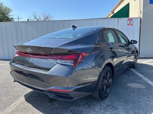 Used 2022 Hyundai Elantra SEL FWD image 6