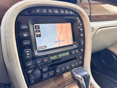 Used 2009 Jaguar XJ Vanden Plas Super V8 Portfolio RWD image 16