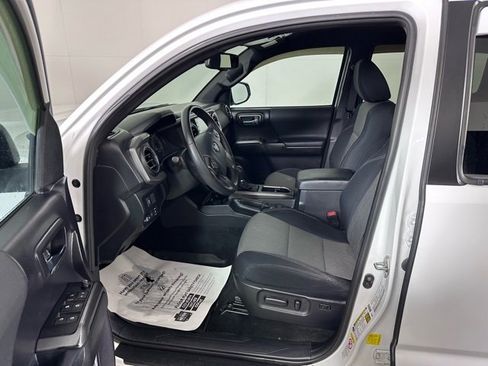 Used 2020 Toyota Tacoma TRD Sport image 18