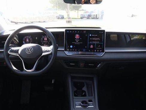 New 2026 Volkswagen Tiguan SE image 10